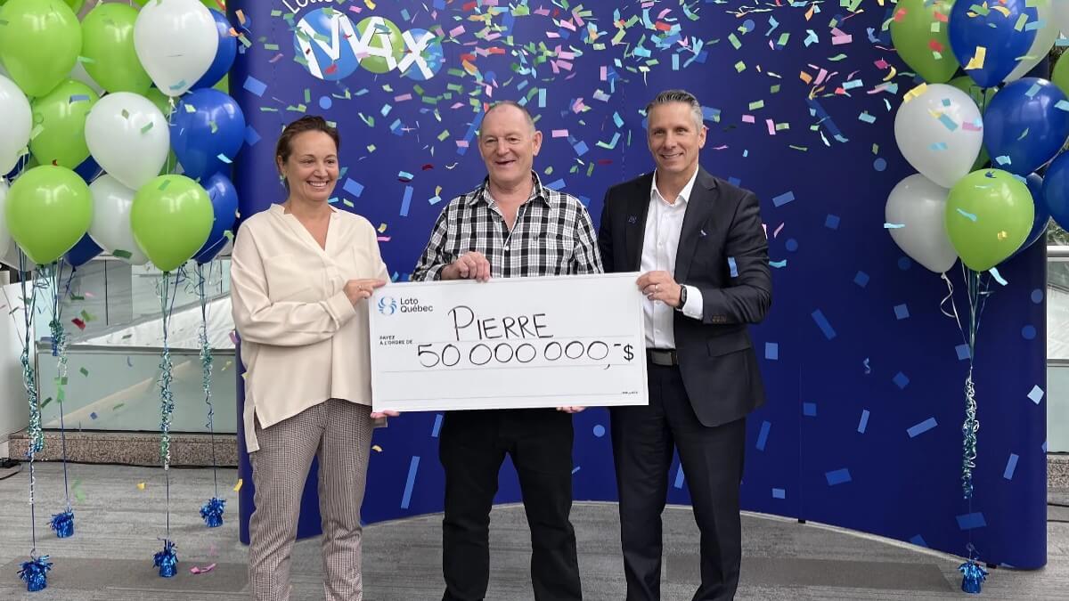 Выиграл в лотереи Lotto Max 50 миллионов и продолжает работать